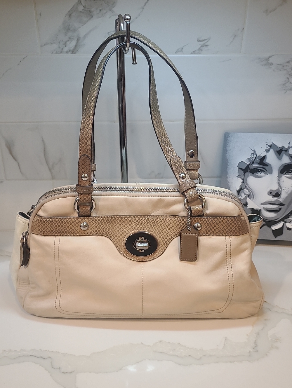 Coach Hampton Cream Tote W Turnlock Rehab